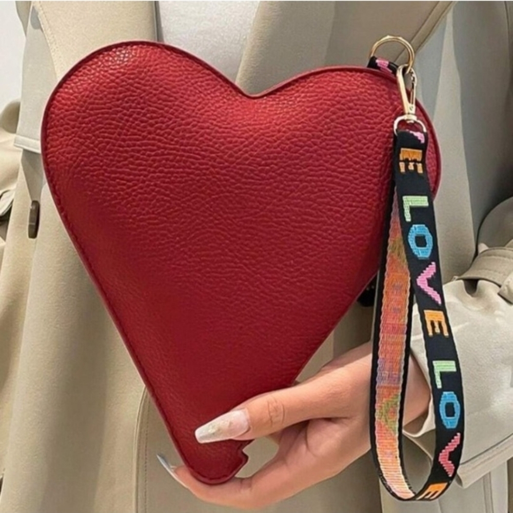 Heart Shaped Wristlet Red  Clutch Bag Love 🆕️ - Picture 12 of 12
